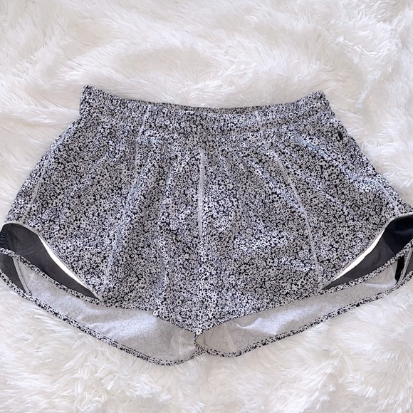 Lululemon Hotty Hot Short 4”